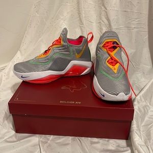 Worn twice. Lebron soldier xiv